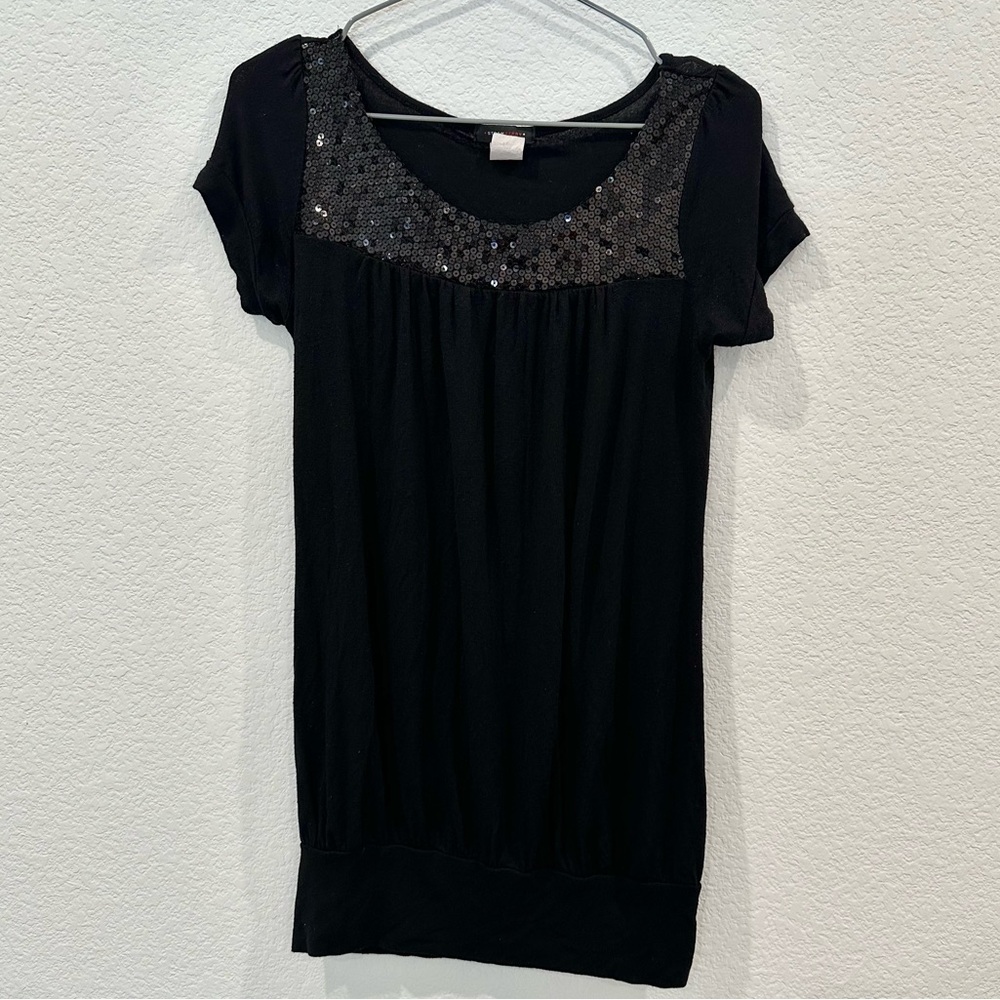 Strawberry Black Top Size M Excellent Condition